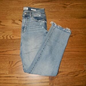 Kensie Light Blue Cropped Jeans with Frayed Hem